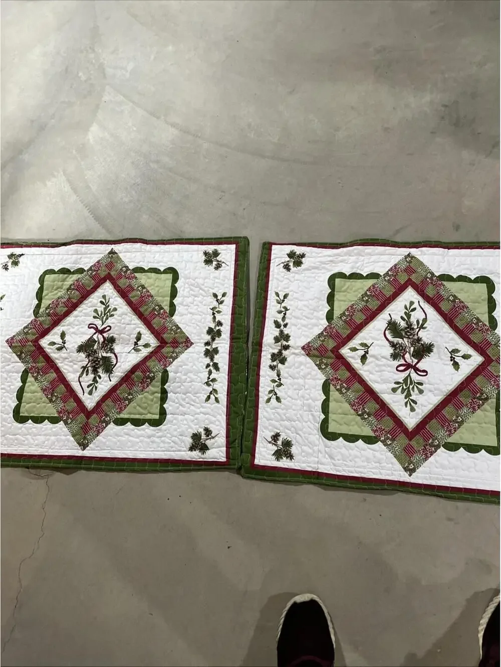 Winter Holly And Pinecones Quilted Bed Cover King 102x86 Reversible 2shams 20x26